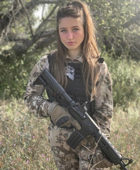 Красивые девушки военные