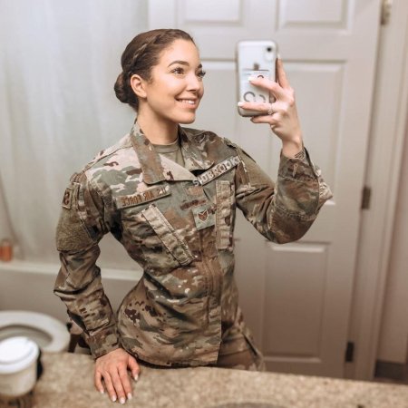 Девушки солдаты