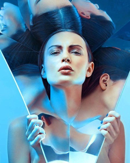 Фотосессия с зеркалом в студии