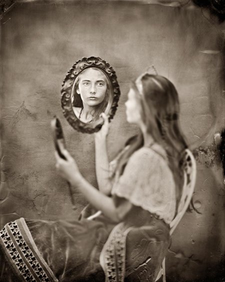 \ отражение прошлого\ (фотограф том хасси).