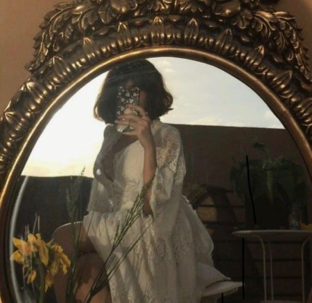 Девушка в зеркале эстетика