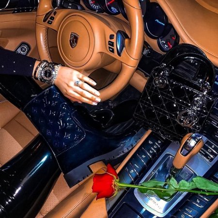 Атрибуты роскошной жизни