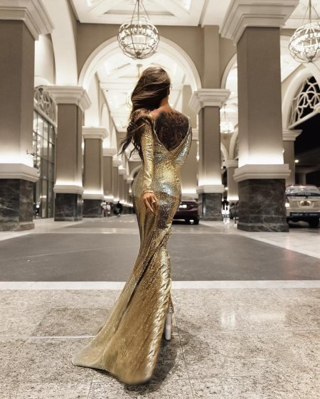 Шикарное вечернее платье