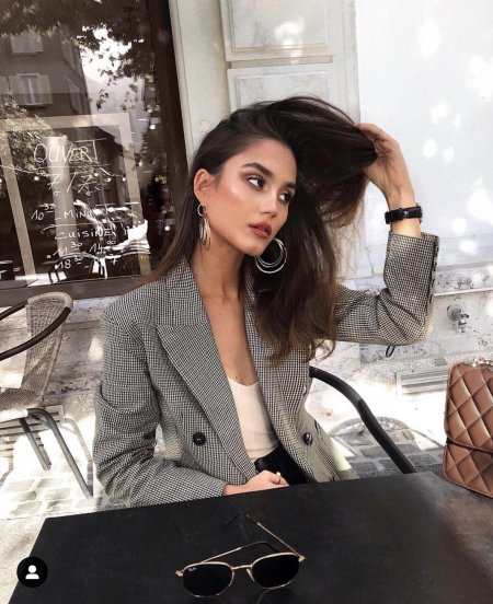 Девушка модная