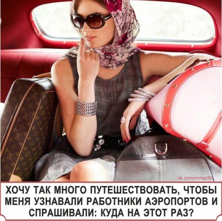 Девушка в платке и очках