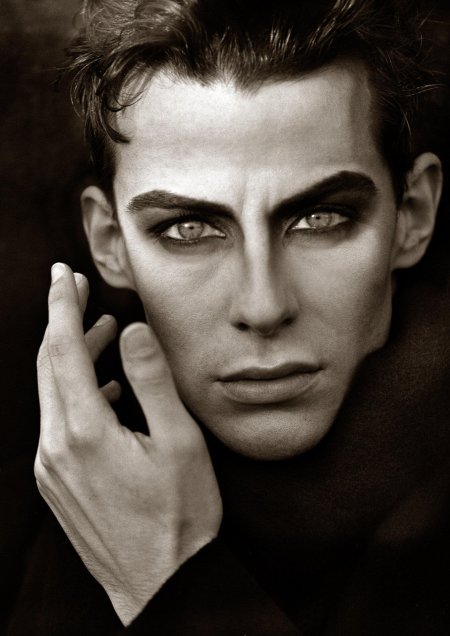 Мужское лицо