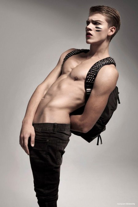 Мужские модельные позы