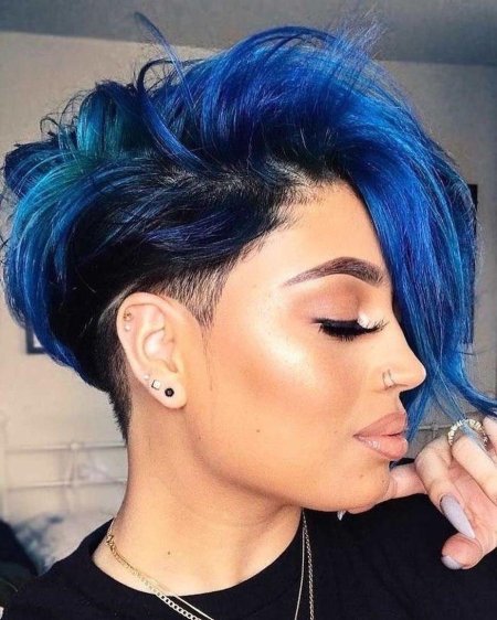 Короткая женская стрижка с выбритыми висками