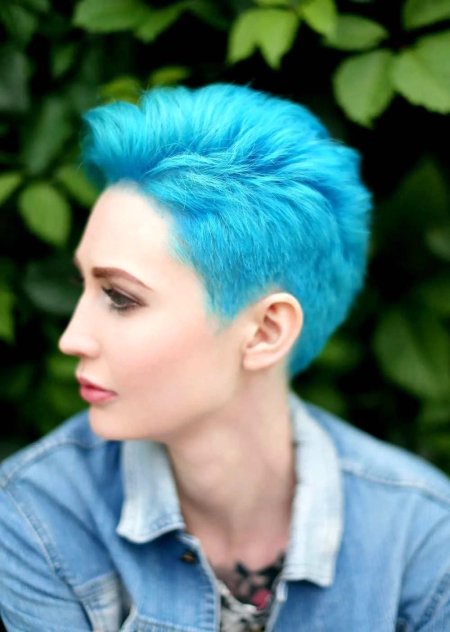 Голубые волосы