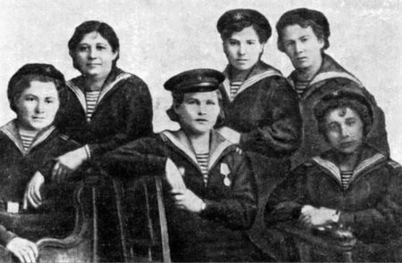 Экипаж тральщика тщ-