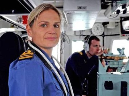 Сара уэст командир корабля