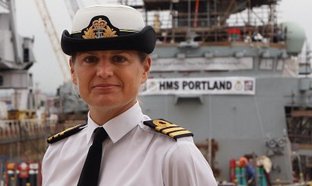 Сара уэст командир корабля