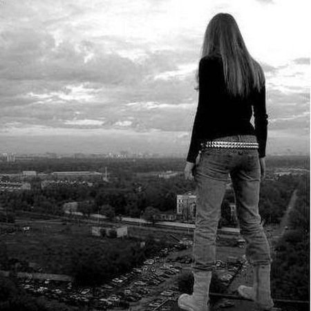 Девушка на крыше