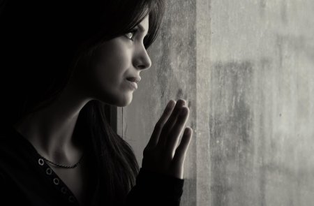 Грустная девушка