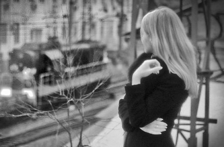 Блондинка грусть