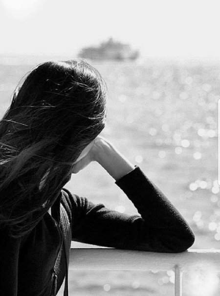 Грустная девушка