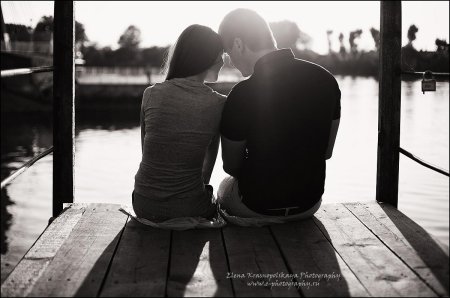 Парень с девушкой со спины