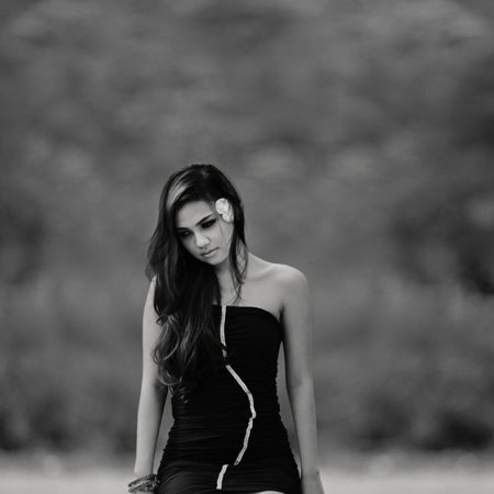 Грустная красивая девушка