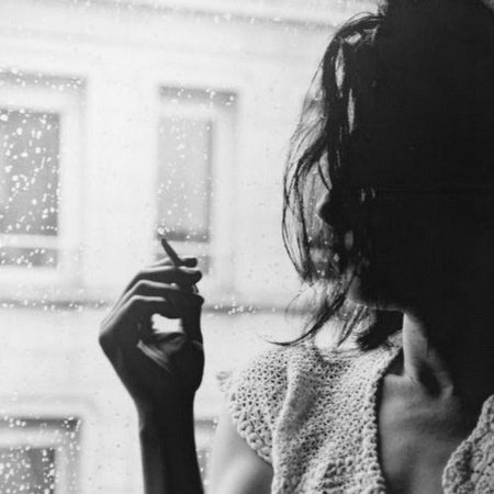 Девушка с сигаретой