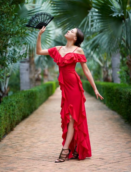 Девушка в платье