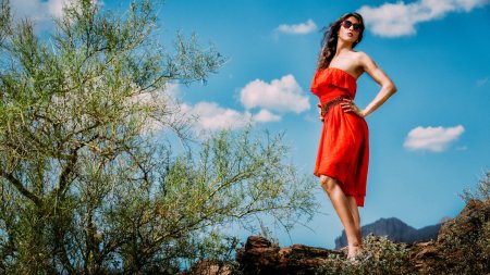 Девушка в платье