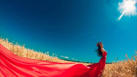 Развивающееся платье