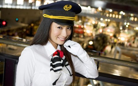 Азиатские стюардессы