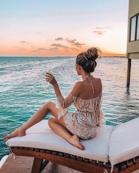 Море девушка