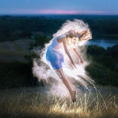 Женщина на ветру