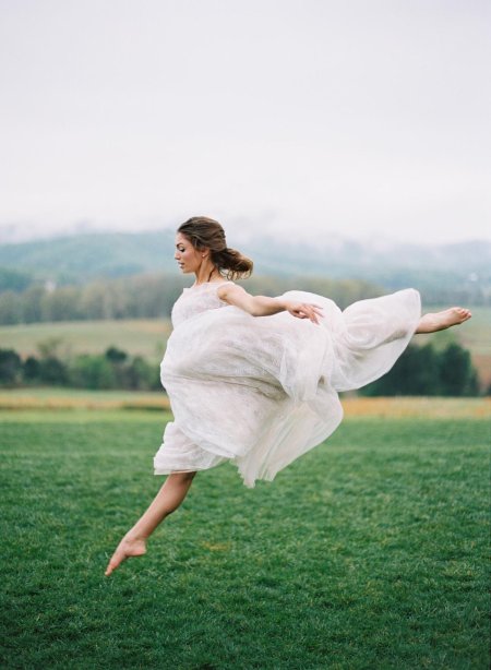 Девушка легкость