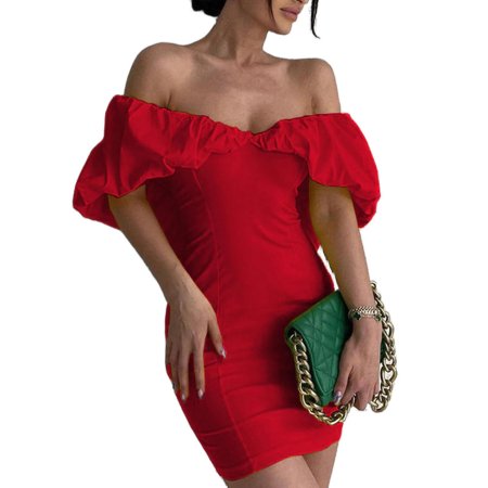 Женское короткое платье с открытыми плечами