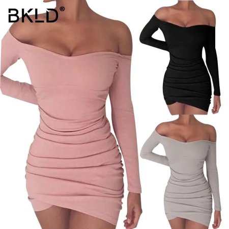 Женское облегающее платье с открытыми плечами