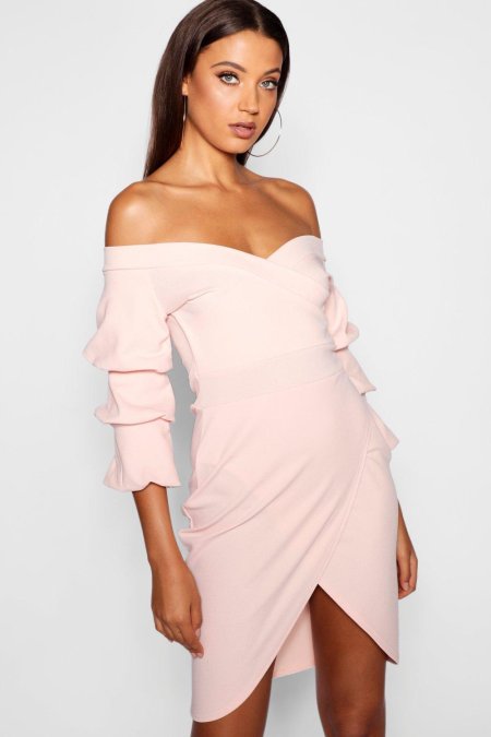 Трикотажное платье с открытыми плечами