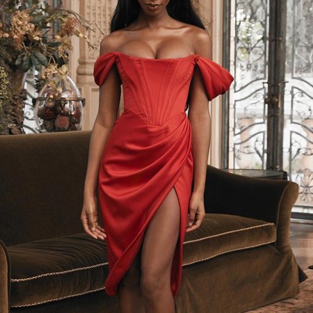 Красное атласное платье с корсетом