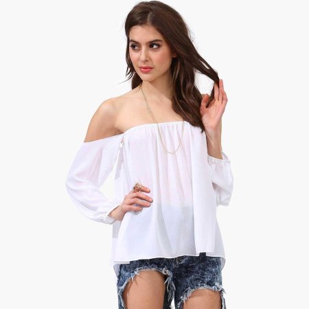 Белая блузка со спущенными плечами