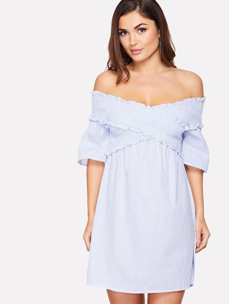 Летнее платье с открытыми плечами