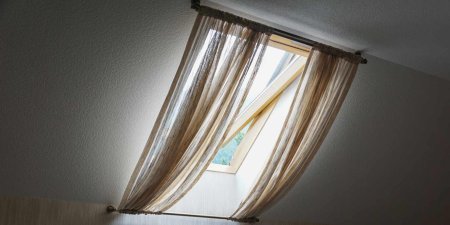 Шторы на мансардные окна велюкс