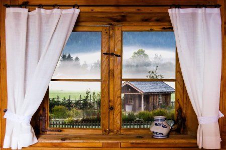 Окна в деревенском доме