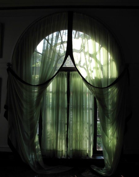 Шторы для готического окна