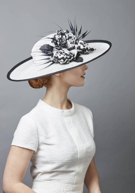 Дама в шляпке