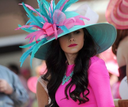 Девушка в шляпке