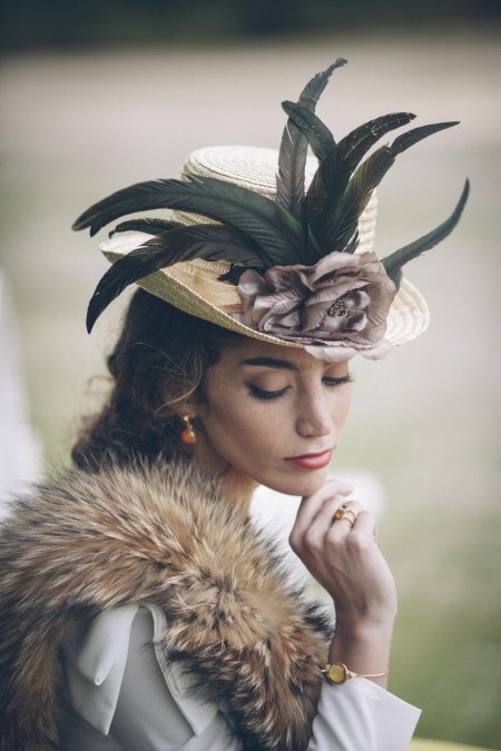 Девушка в шляпке