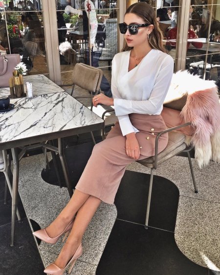 Пудровое платье