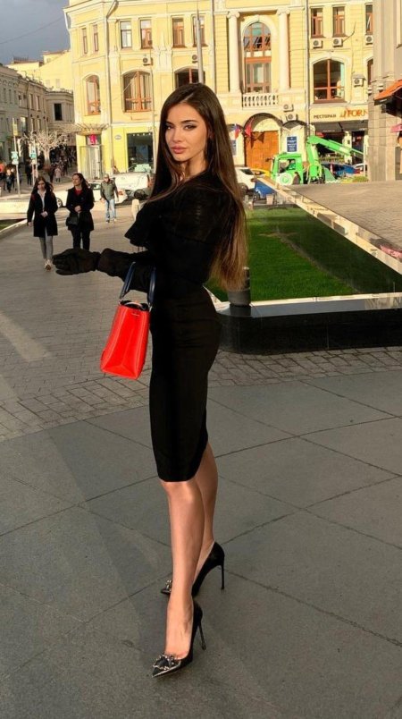 Девушка в платье