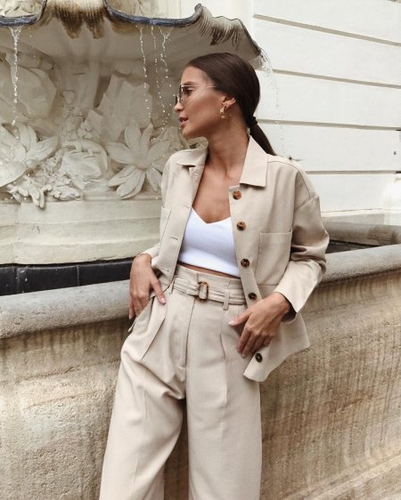 Красивые костюмы для женщин