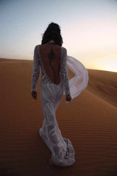 Девушка в пустыни
