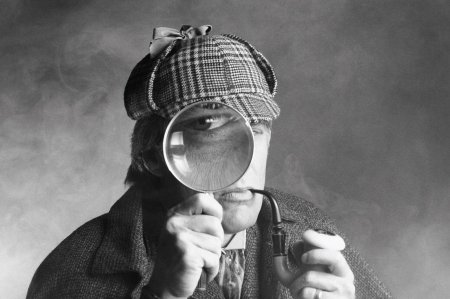 Шерлок холмс с лупой