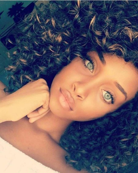 Мулатка с зелеными глазами