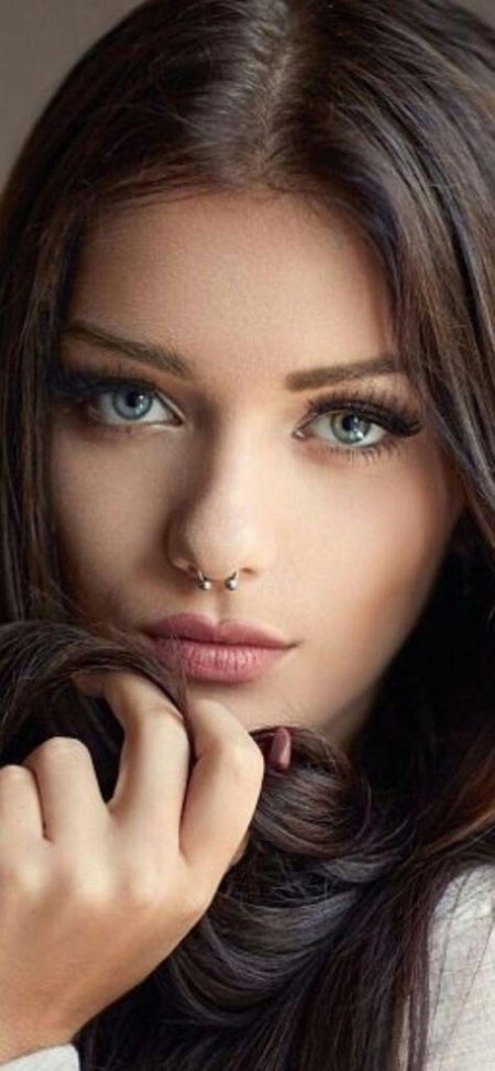 Зеленоглазая девушка