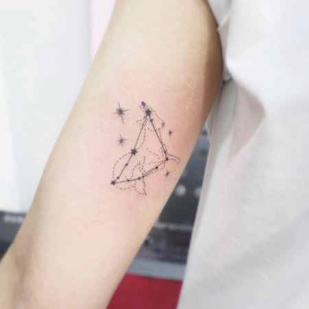 Тату созвездие козерога